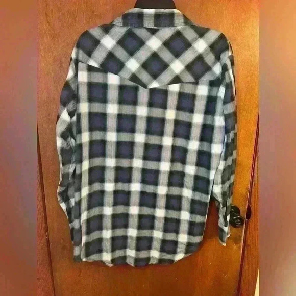 Ely Cattleman Men’s Cotton Flannel Snap Button Up Shirt - Picture 3 of 4